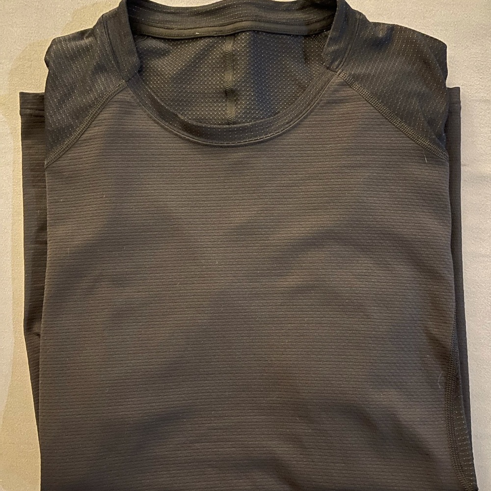 Lululemon black workout shirt